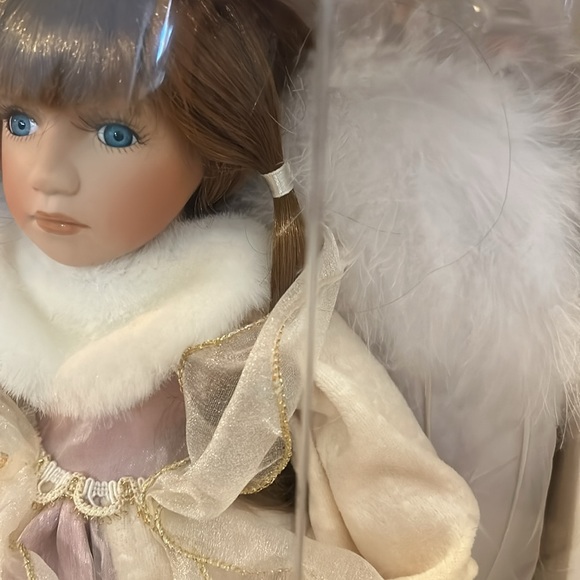 Porcelain doll - Picture 8 of 8